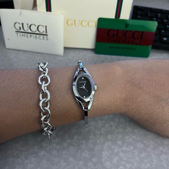 Authentic Gucci watch in EUC with 2 diamond markers❤️❤️ - Picture 3 of 8